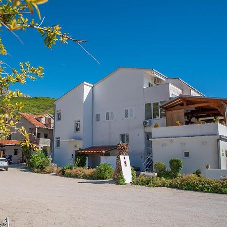 Apartments By The Sea Sumpetar, Omis - 2808 Esterno foto